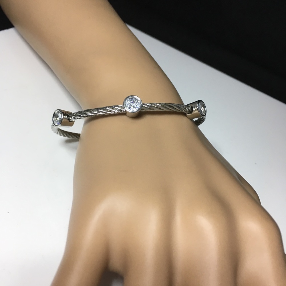Jewelry - Picture 4 of 8